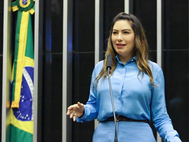 DEPUTADA EVANGÉLICA PEDE PARA TIRAR ASSINATURA COMO AUTORA DE PL ANTIABORTO POR ESTUPRO