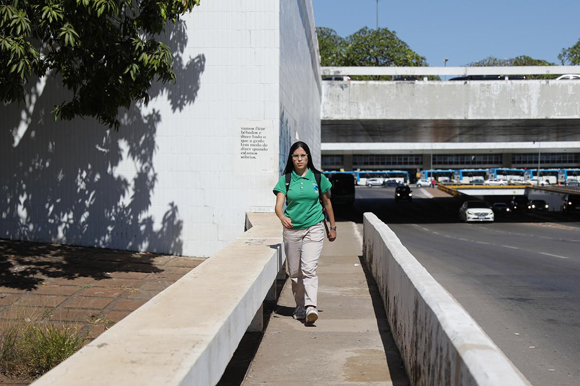 GDF faz reparos em passarela próxima à Rodoviária do Plano Piloto após ato de vandalismo