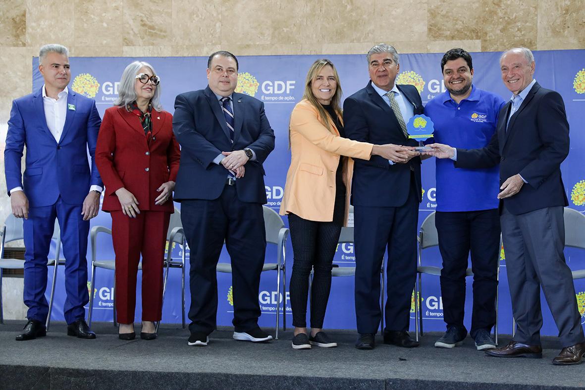 Empresas que dão o primeiro emprego a jovens são reconhecidas com troféu