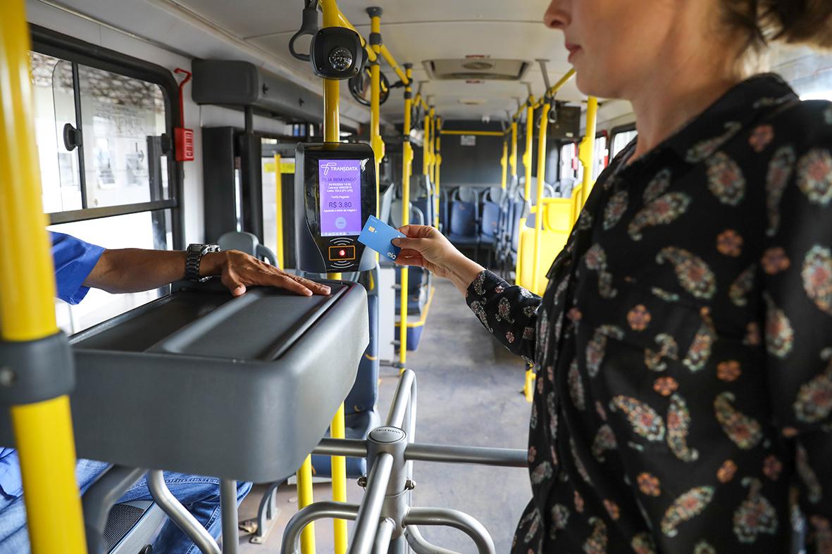 Cerca de 85% dos passageiros do DF pagam tarifa por meio eletrônico