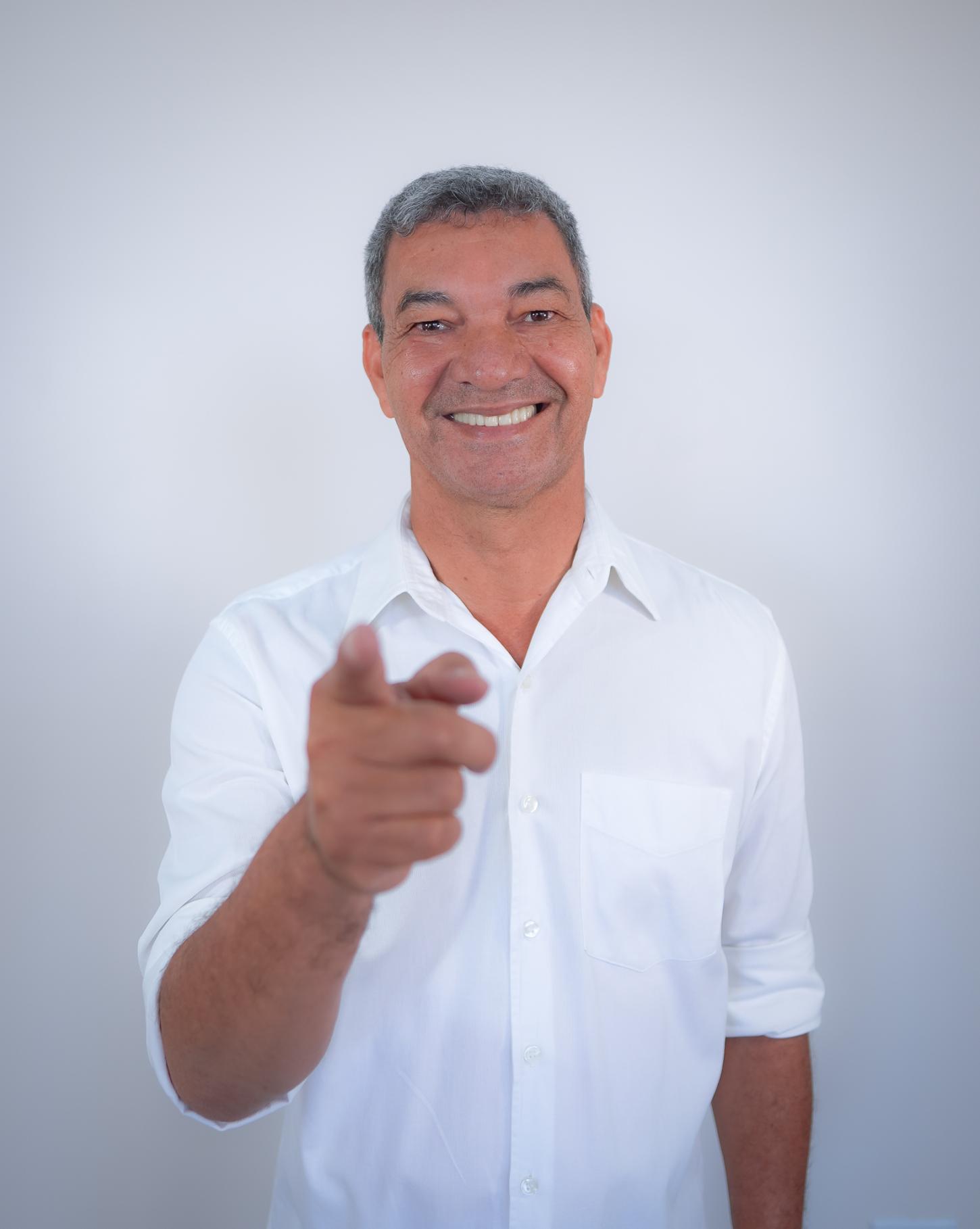 José Cícero de Lima: Uma Vida Dedicada ao Serviço Público e ao Desenvolvimento de Valparaíso de Goiás