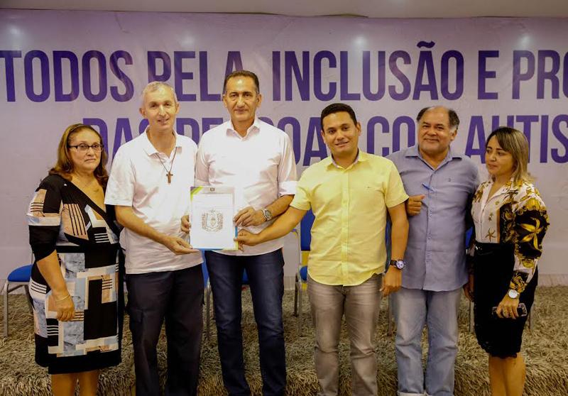Governo do Amapá doa lote para construção de igreja no Macapaba