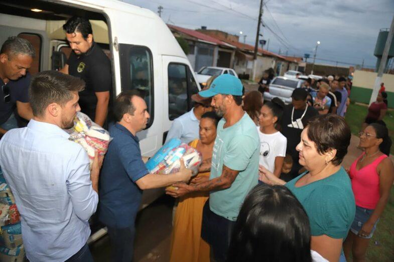 PROGRAMA NATAL DO BEM BENEFICIA MORADORES DA VILA GUAÍRA COM ENTREGA DE CESTAS BÁSICAS