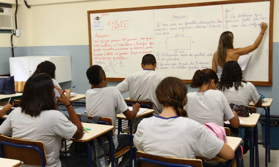 Ano letivo começa em Luziânia-GO, que passa a incorporar alunos do 6º ano