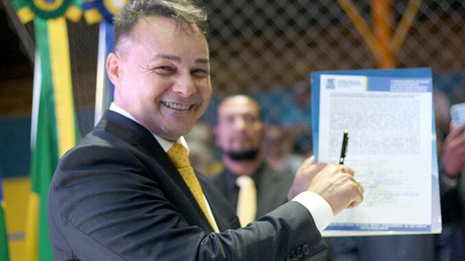 Cidade Ocidental – Lulinha Viana é ovacionado pelo povo na sua posse