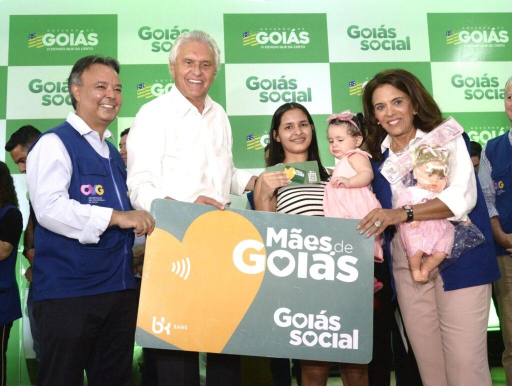 Governo inicia pagamento de novo valor do Mães de Goiás