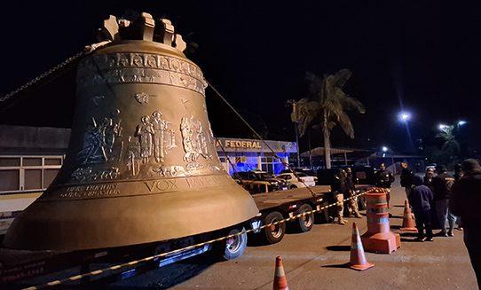 Maior sino do mundo chega a Trindade-GO e prefeito Marden Júnior prevê romaria histórica