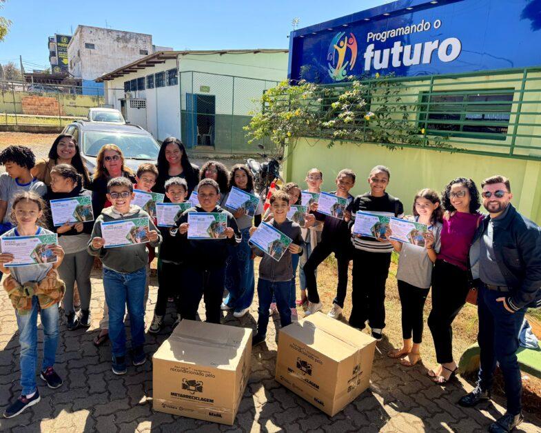 ALUNOS DA ESCOLA JOÃO DA SILVA FILHO VISITAM ONG E CONHECEM DE PERTO A IMPORTÂNCIA DA RECICLAGEM DIGITAL