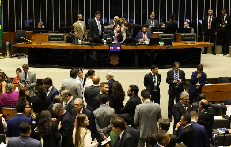 Câmara aprova ampliação gradual da licença-paternidade