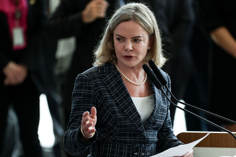 Derrite como relator do PL Antifacção contamina debate, diz Gleisi   