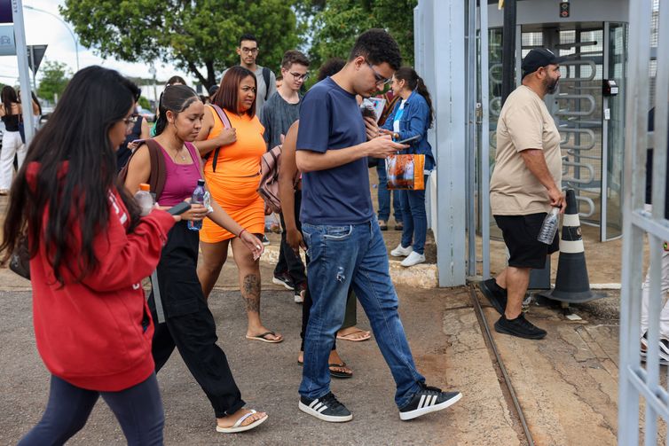 Enem 2025: portões são fechados em todo o Brasil