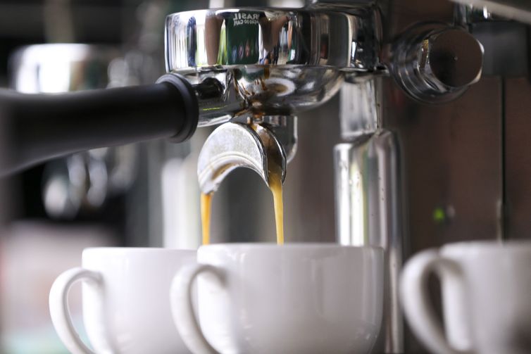 Estudo diz que beber café reduz risco de arritmia cardíaca