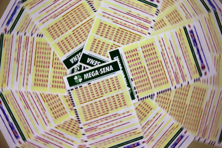 Mega-Sena acumula e prêmio principal vai para R$ 27 milhões