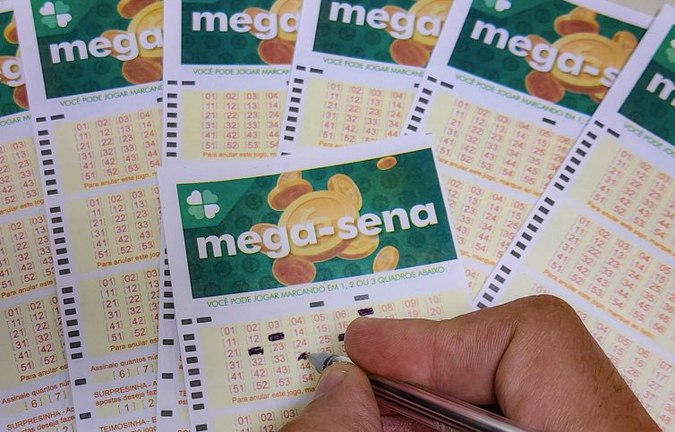 Mega-Sena acumulada sorteia R$ 55 milhões neste sábado