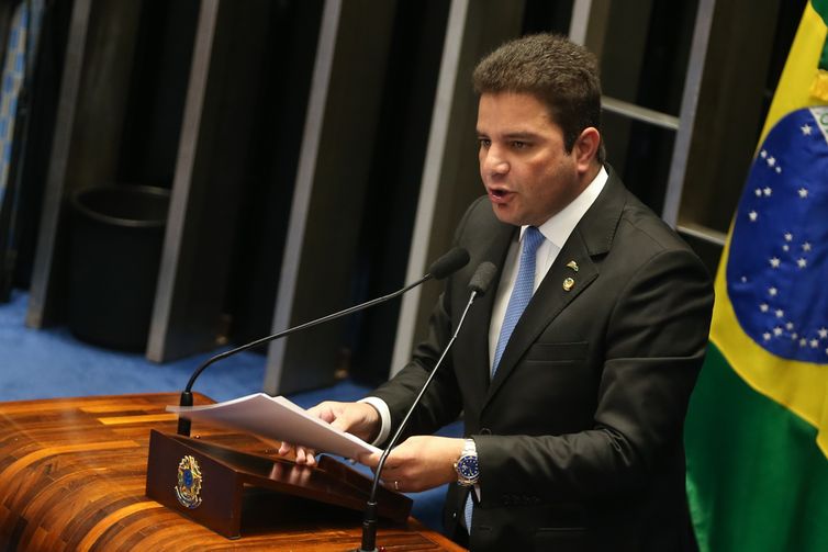 Mendes suspende julgamento de governador do Acre no STJ por 15 dias