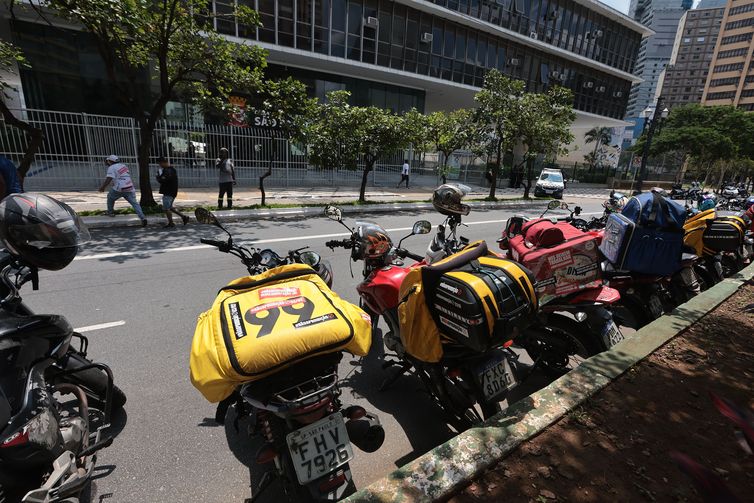 Prefeitura de SP pede mais prazo para liberação de mototáxis na cidade