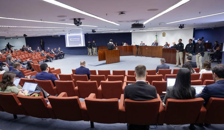 STF retoma julgamento do Núcleo 3 da trama golpista após intervalo