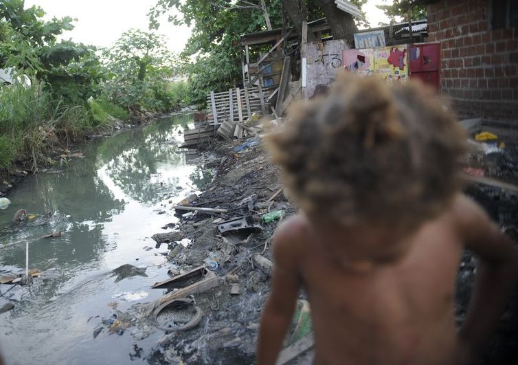 Unicef: mais de 400 milhões de criança vivem em privação severa