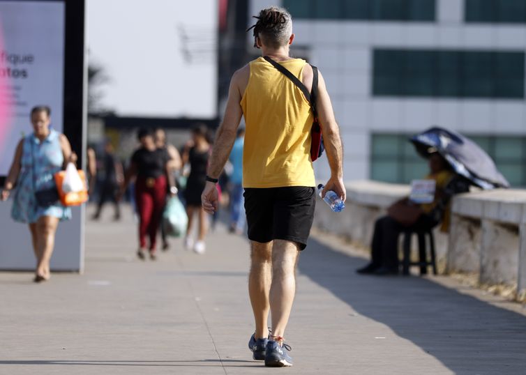Brasil tem previsão de Natal com ondas de calor e chuvas 