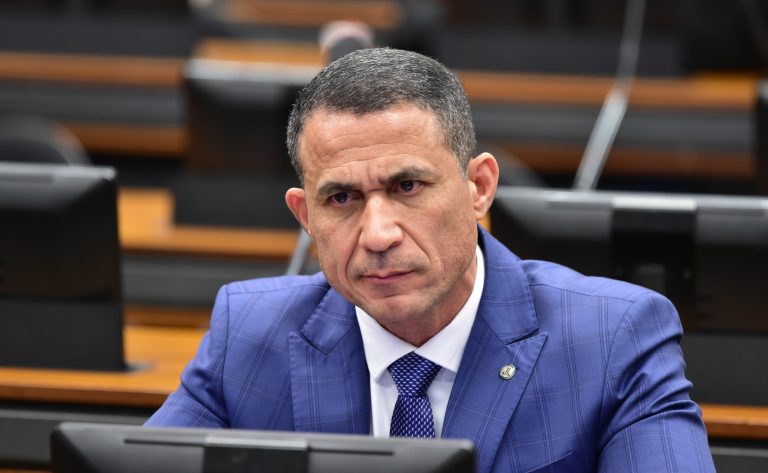 Comissão aprova possibilidade de juiz proibir entrada em estádio de agressor de mulher