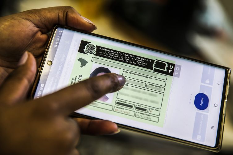 Contran aprova resolução que retira exigência de autoescola para CNH