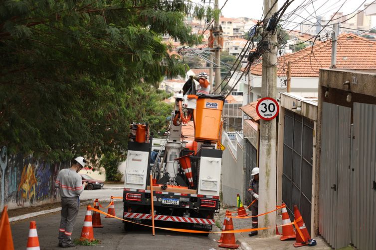 Enel anuncia R$ 10 bi em investimentos com foco em rede subterrânea