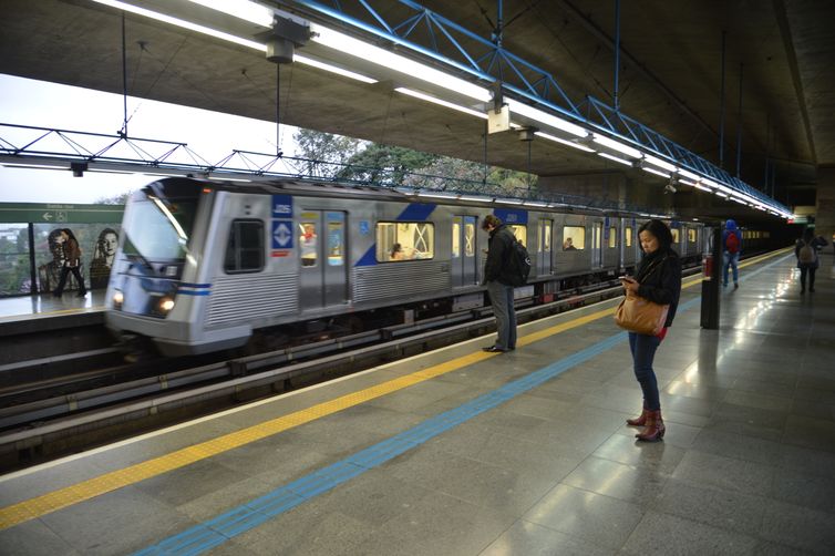 Linhas do Metrô de São Paulo começam a funcionar 24 horas aos sábados