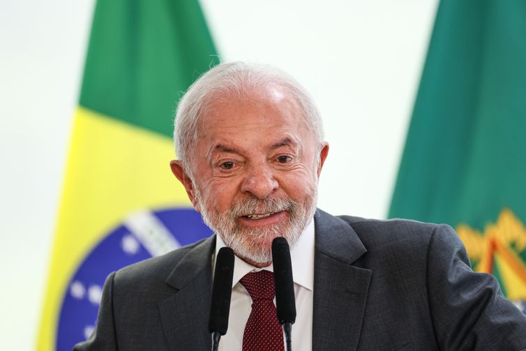 Lula faz discurso de Natal em cadeia nacional de rádio e televisão