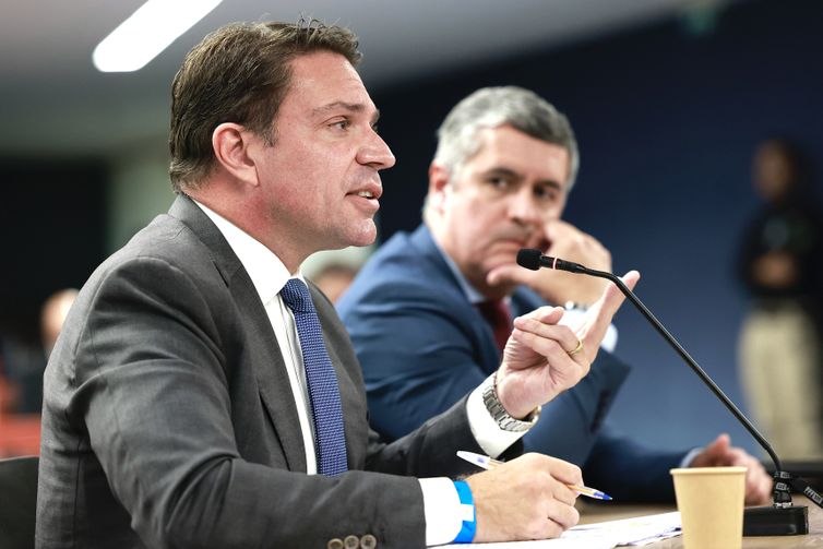 Moraes envia ao MJ formalização da extradição de Ramagem 