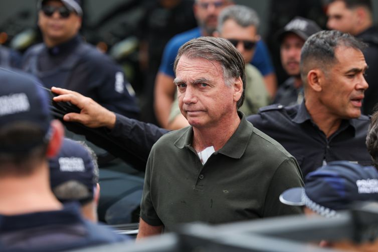 PGR envia ao Supremo parecer favorável à cirurgia de Bolsonaro 