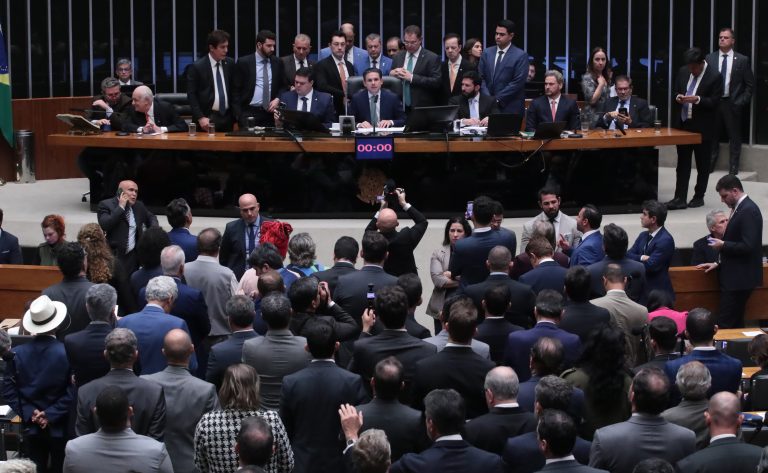 Projeto aprovado determina inclusão do devedor contumaz em cadastro da Receita; saiba mais