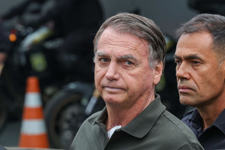 Moraes autoriza Bolsonaro a fazer exames no hospital após sofrer queda