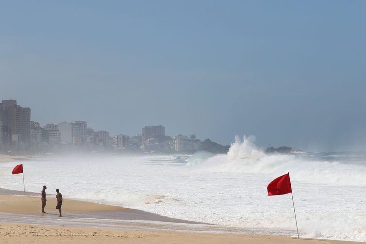 Rio tem novo alerta de ressaca neste fim de semana