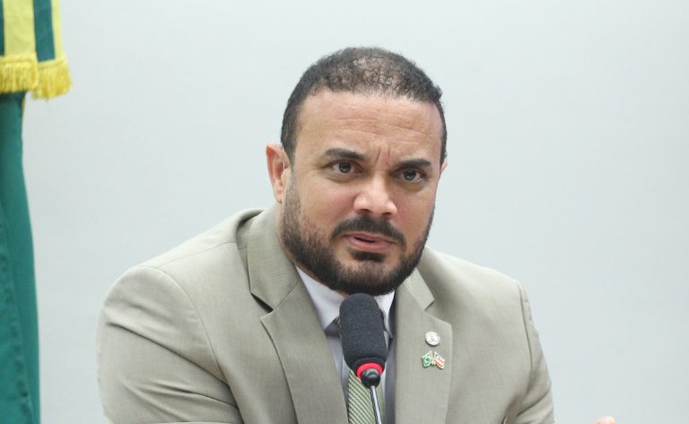 Projeto reconhece atividade de risco de auditores fiscais agropecuários e autoriza porte de arma