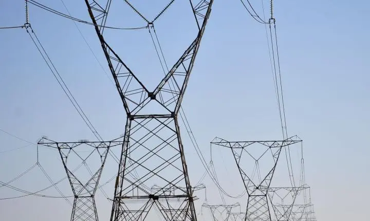 Aneel leiloa cinco lotes de linhas de transmissão de energia