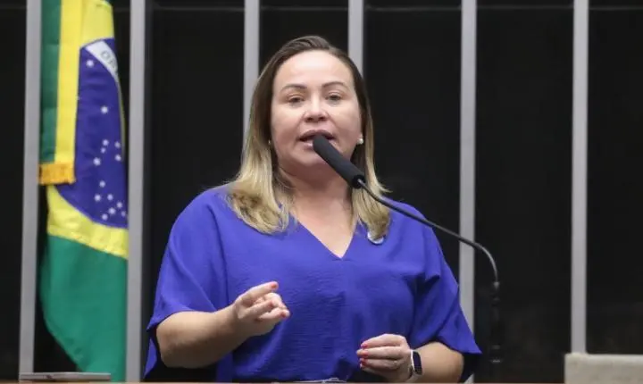 Comissão aprova criação de adicional de 30% para profissionais de saúde em áreas de risco e conflito