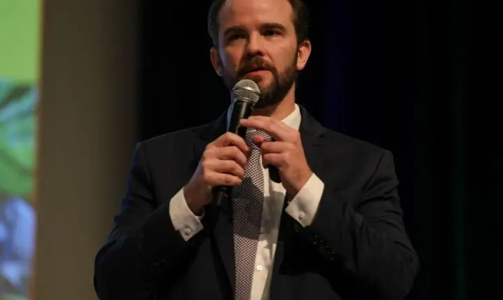 Durigan: governo vai começar a retirar subsídio de R$ 0,44 da gasolina