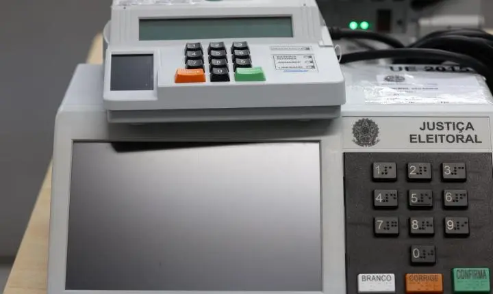 Pesquisa aponta que fake news sobre eleições miram urnas eletrônicas