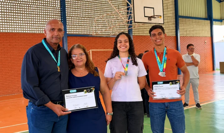 VALPARAÍSO CELEBRA CONQUISTAS DE ESTUDANTES NA OBMEP COM ENTREGA DE MEDALHAS REGIONAIS, ESTADUAIS E NACIONAIS